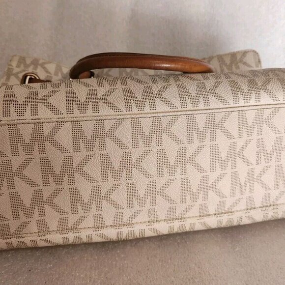 Michael Kors Hamilton Signature Vanilla Crossbody Tote Bag - Picture 16 of 16
